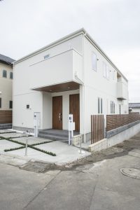 【二世帯住宅への建て替え　メリット・デメリット】
